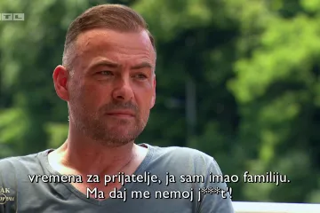 Dok Tihomir razgovara s njenom prijateljicom, Manuela se jada članu produkcije: 'Pun mi je kufer. Baš onako trpim totalno'