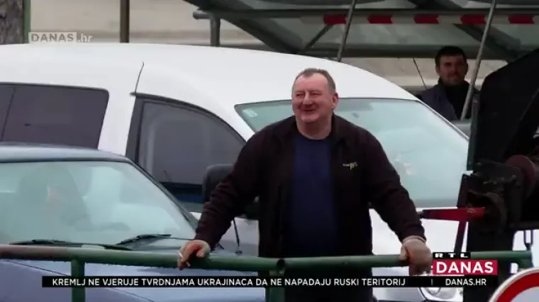 Čitavih 27 godina povezivao jedini naš naseljeni riječni otok sa svijetom: 'Najradije bih ostao, ali vrijeme je za mirovinu'