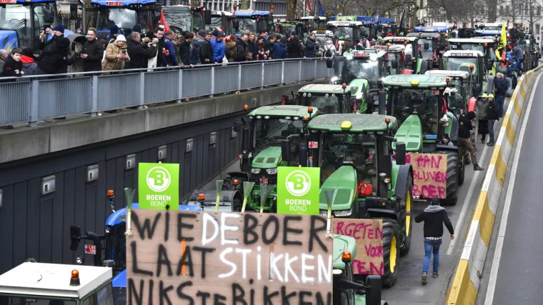 S 2700 traktora blokirali Bruxselles: 'Vladin će plan izazvati socijalno-ekonomski pokolj'