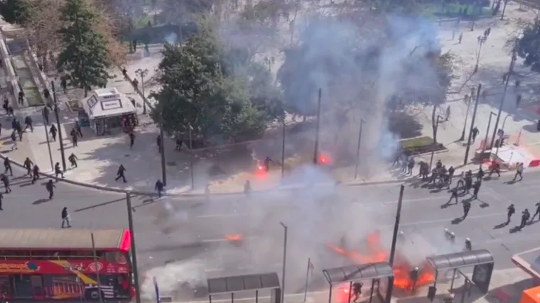 Tisuće prosvjednika na ulicama grčke prijestolnice, izbili žestoki sukobi s policijom, procurile dramatične snimke