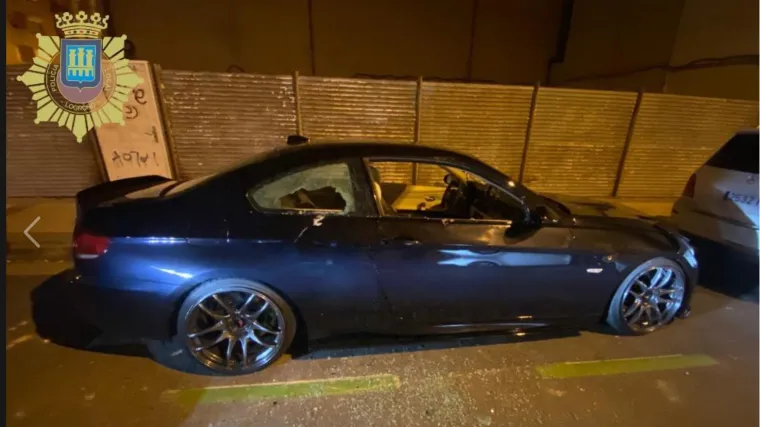 Otac demolirao BMW da ga pijani sin ne može voziti