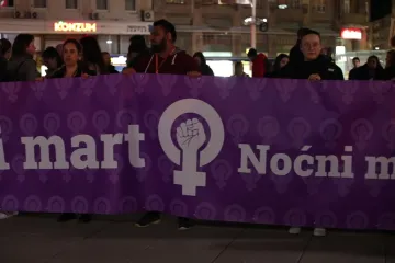 U Osijeku  je održan prvi Noćni marš, okupljeno mnoštvo prošetalo ulicama tijekom Dana žena