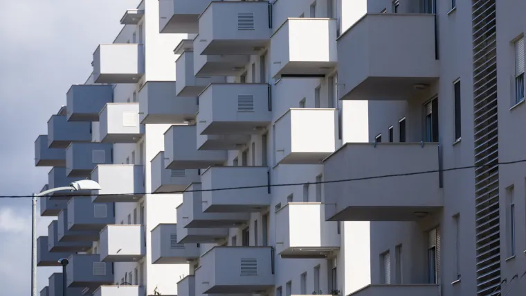 Kvadrat stoji vi&scaron;e od 2000 eura, a u Zagrebu prazno 50.000 stanova. Vrijede gotovo 8 milijardi eura