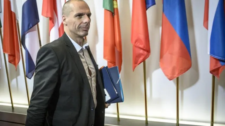 Bacili ga na tlo, udarali nogama, slomili mu nos. Maskirana skupina napala biv&scaron;eg grčkog ministra