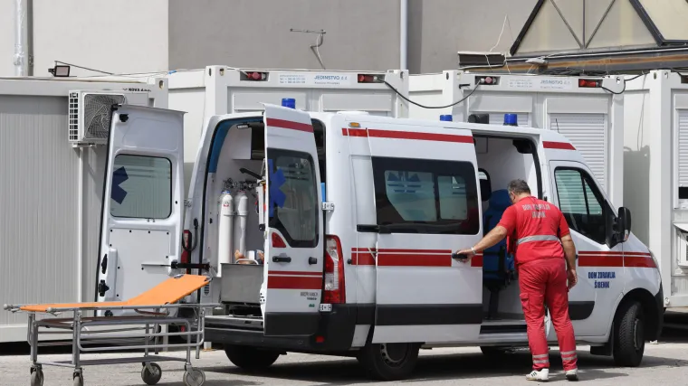 Nakon objave Danasa, šef varaždinskih hitnjaka povukao odluku. Sestre i tehničari smiju se voziti kraj vozača