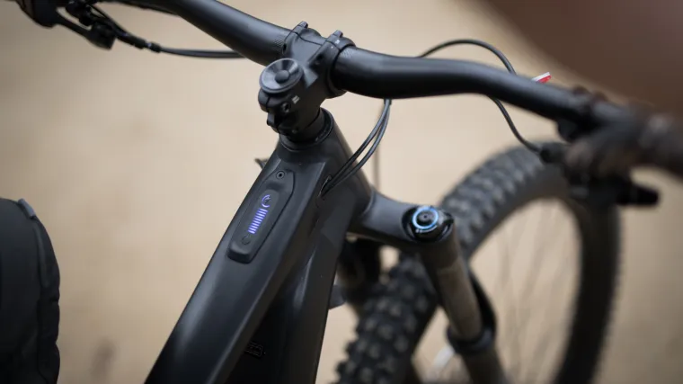 Mu&scaron;karac u Liverpoolu vozio električni bicikl pa nasred ulice počeo pucati po drugoj dvojici