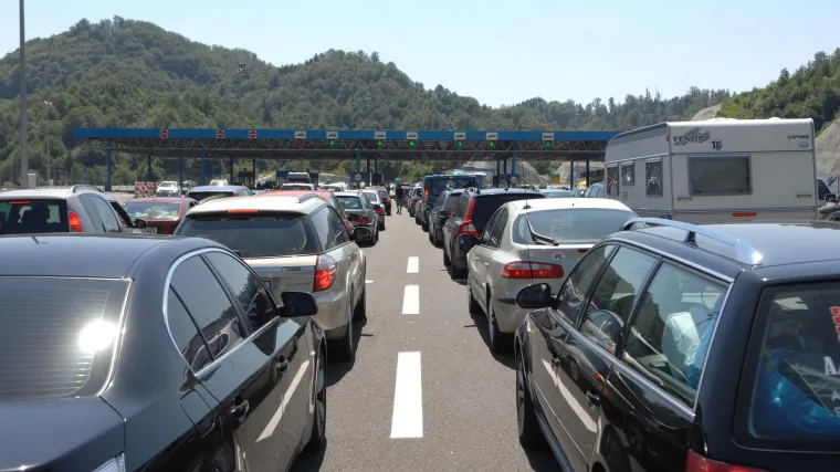 Mladiću na granici na&scaron;li 30 migranata u kamionu, htio ih pro&scaron;vercati u Hrvatsku