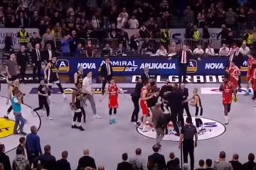 Igrač Partizana udario igrača Zvezde u glavu: Kaos samo &scaron;to nije eskalirao