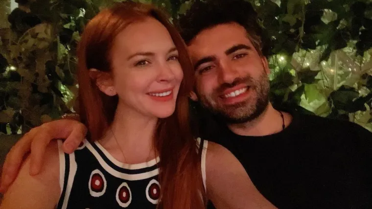 Lindsey Lohan je bila 'mala od skandala', litre alkohola tekle su joj kroz krv, ali umirio ju je bogatun s kojim sad čeka dijete
