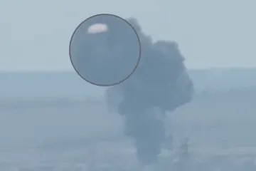 Pogledajte trenutak kada su Ukrajinci oborili skupocjeni ruski borbeni zrakoplov, pilot se uspio u zadnji čas katapultirati