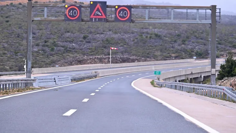 HAK: Zbog olujnog vjetra zatvorena A1 između Svetog Roka i Posedarja