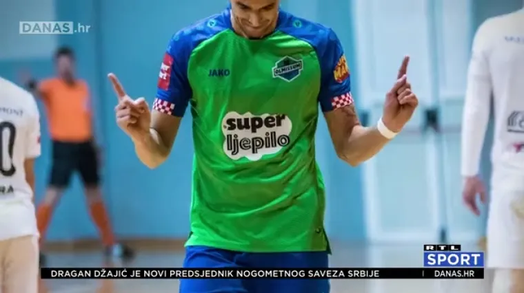 Zanimljiv izraz bunta omiškog prvoligaša: Ne žele kladionicu za sponzora pa na dres zalijepili Super Hika, turbo folk...