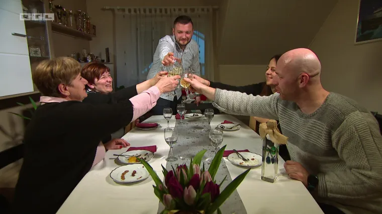 Ekipa smi&scaron;lja zamku za Spomenku: Za njezinu će večeru svi staviti naočale, njezin za&scaron;titni znak