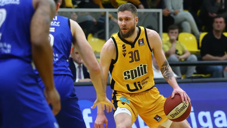 Split pobjedom protiv Mornara do&scaron;ao do ruba playoffa: Mavra predvodio 'žute'