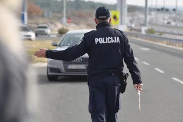 Smiju li policajci stajati i mjeriti brzinu na ulasku na autocestu i koliko je to opasno? Evo što o tome kaže zakon