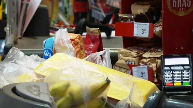 Od početka godine pojeftinili deterdžent, mlijeko, WC papir, ali su paprike i rajčice duplo skuplje