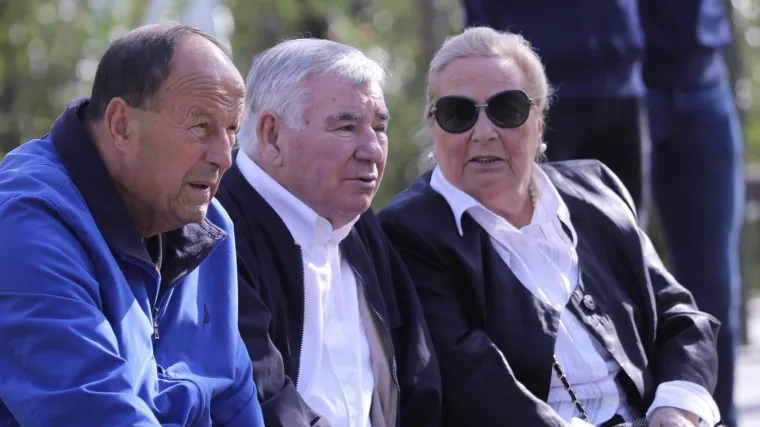 Brojna poznata lica na groblju Lovrinac ispratila Petra Nadovezu na posljednji počinak