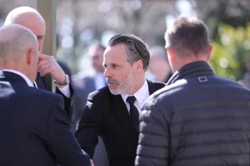 Brojna poznata lica na groblju Lovrinac ispratila legendu Hajduka Petra Nadovezu na posljednji počinak