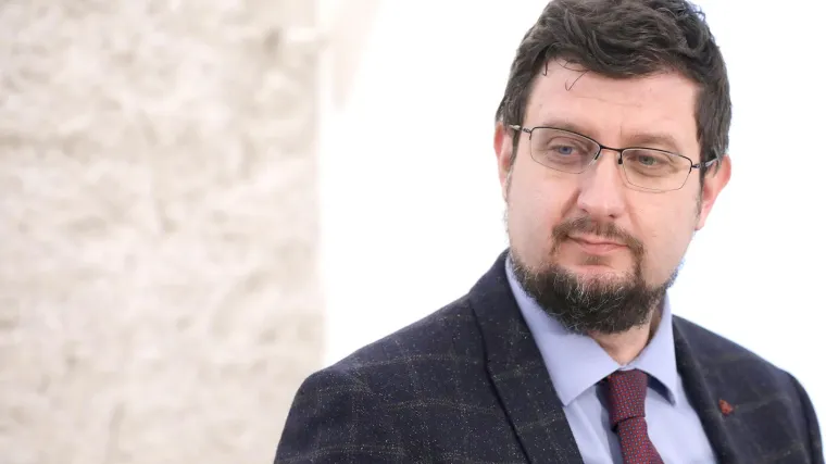 Stjepan Čuraj na osobni zahtjev razrije&scaron;en dužnosti državnog tajnika, na zatvorenoj sjednici Vlade pričali i o 'vrlo tajnoj' temi