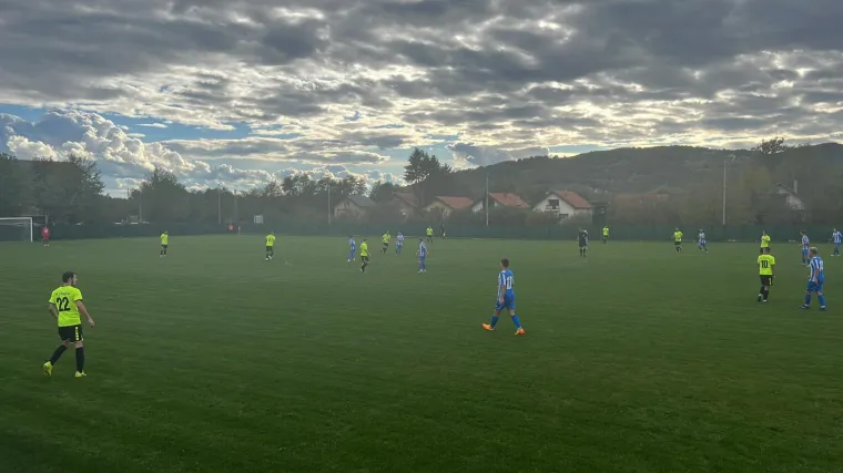 Mladi hrvatski nogometa&scaron; zbog pona&scaron;anja zaradio crveni karton pa napravio neočekivanu gestu i sve odu&scaron;evio