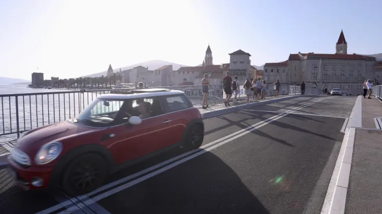 HAK: Trogirski most bit će zatvoren od 8,30 do 17 sati, promet se preusmjerava