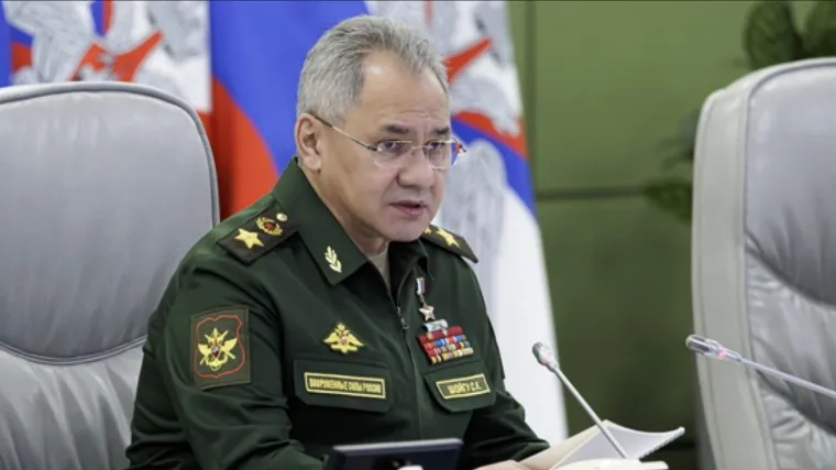 &Scaron;ojgu na pitanje kako će zvar&scaron;iti rat: 'Svaki rat zavr&scaron;i mirom'. A na pitanje kad će to biti, okrenuo se i oti&scaron;ao