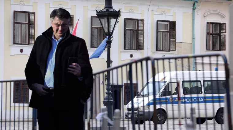 Najljepši trg starog Zagreba postao je 'Zabranjeni grad': Skandalozno! Jeste li primijetili u što su političari pretvorili ovo mjesto?