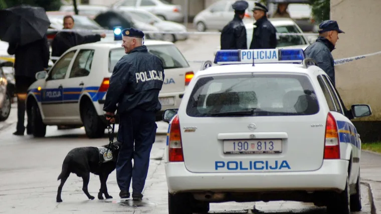 Policija kod Pako&scaron;tana 30-godi&scaron;njaku pretresla auto pa prona&scaron;la hrpu droge. Evo &scaron;to je sve imao kod sebe