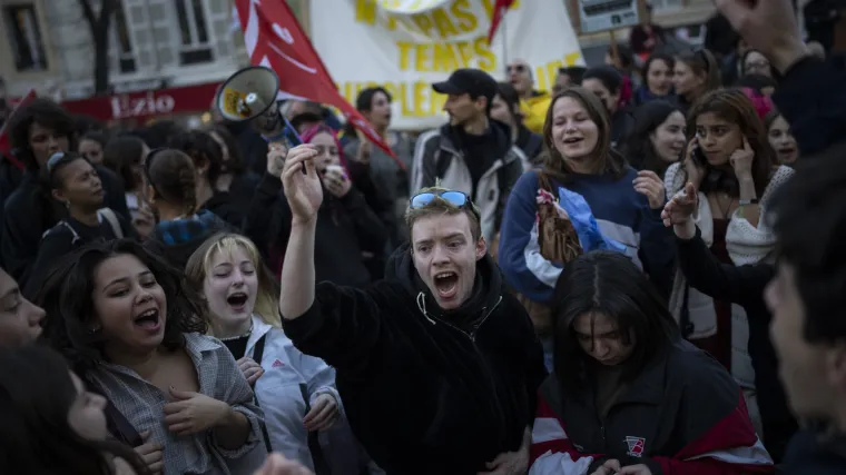 U Francuskoj sve vi&scaron;e jača represija policajaca za vrijeme demonstracija. Procurile snimke brutalnih prijetnji