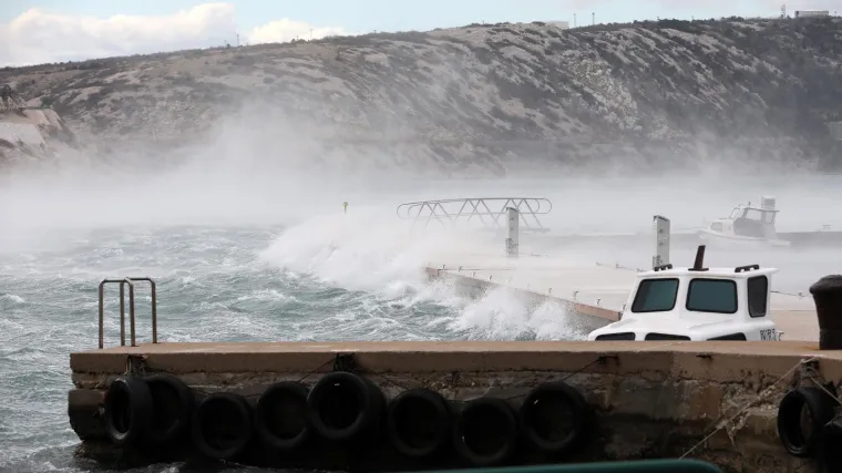 DHMZ upalio meteoalarme: Crveni za Velebitski kanal i Dalmaciju, narančasti za Kvarner