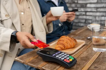 Hrvati odustaju od gotovine: Ne da im se brojati 'sića' u centima, sad karticom plaćaju čak i u kafićima