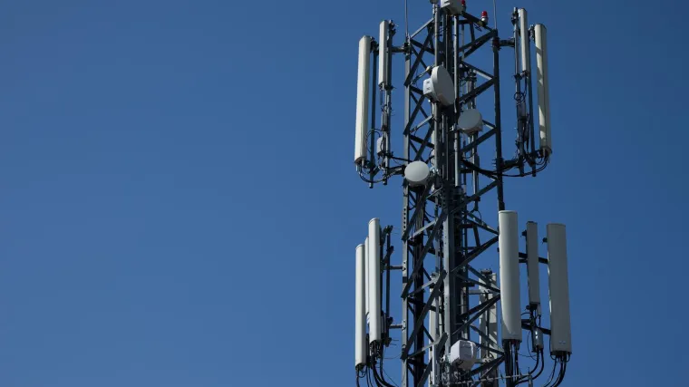 Opasna metalna grdosija od 44 metara niče u turističkom naselju: Inspektori nedaleko od obale zaustavili gradnju