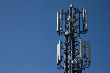 Opasna metalna grdosija od 44 metara niče u turističkom naselju: Inspektori nedaleko od obale zaustavili gradnju