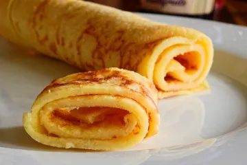 Kako se rade zapečene palačinke sa sirom i grožđicama?