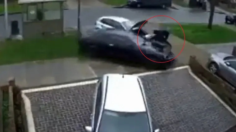 Objavljena zastra&scaron;ujuća snimka te&scaron;ke nesreće: Pred kućom pokosio nesretnu ženu, a onda su stigle čudesne vijesti iz bolnice