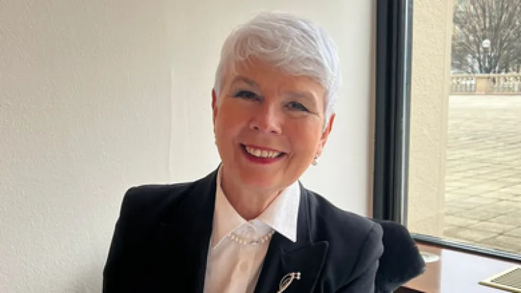 Slavna glumica ispratila ga je u JNA, pozirali su mu De Niro, Brando, Chuck Norris, a sada i naša Jadranka: Evo tko se krije iza fotki bivše premijerke