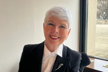 Slavna glumica ispratila ga je u JNA, pozirali su mu De Niro, Brando, Chuck Norris, a sada i na&scaron;a Jadranka: Evo tko se krije iza fotki biv&scaron;e premijerke