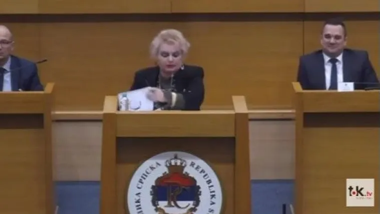 Obrenka razvalila Skup&scaron;tinu, jedni se hvatali za glavu, drugi crkavali od smijeha: 'Malo sad langsam. A kad rikne krava u va&scaron;oj Hercegovini...'