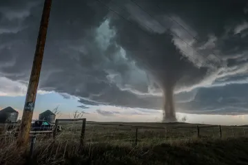 Urušio se strop kazališta u Illinoisu, jedna osoba poginula. Ameriku pogodilo 40 tornada