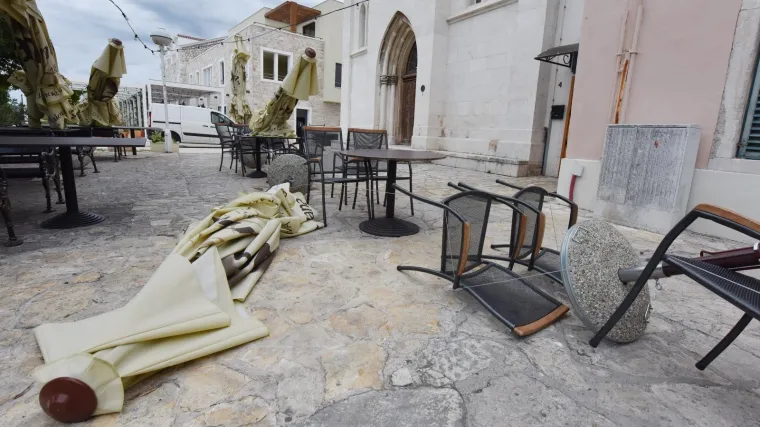 Upaljen crveni i narančasti meteoalarm za Hrvatsku. Vjetar će dostizati olujne brzine