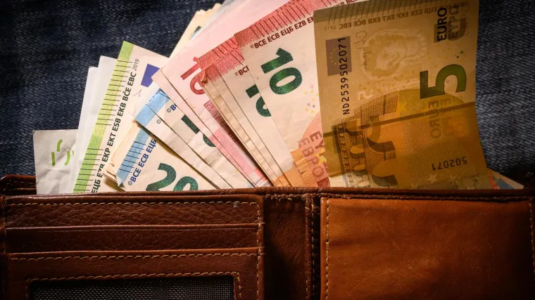 Kartice su in, ali financijski stručnjaci savjetuju: Za ovih pet kupnji nikad ne koristite kartice, uvijek samo gotovinu