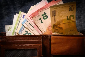 Kartice su in, ali financijski stručnjaci savjetuju: Za ovih pet kupnji nikad ne koristite kartice, uvijek samo gotovinu