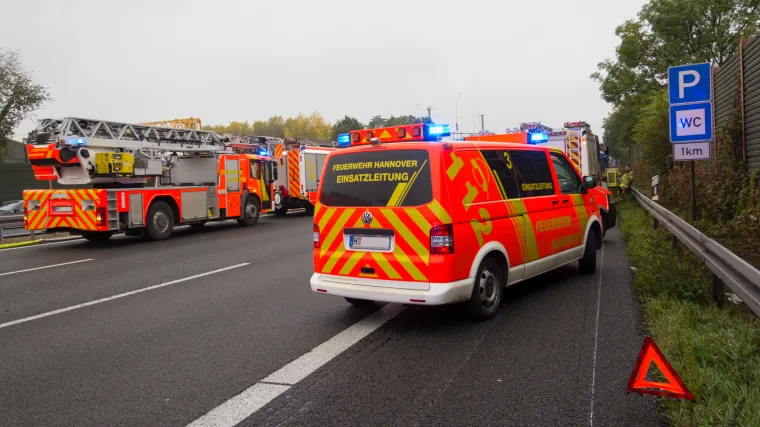 Sedmero mrtvih u te&scaron;koj prometnoj nesreći u Njemačkoj: Ljudi izgorjeli u automobilima
