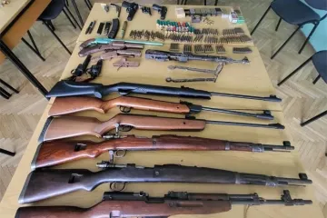 Pretražili mu kuću, vikendicu i prostorije pa našli cijeli arsenal oružja. Puške, pištolji...