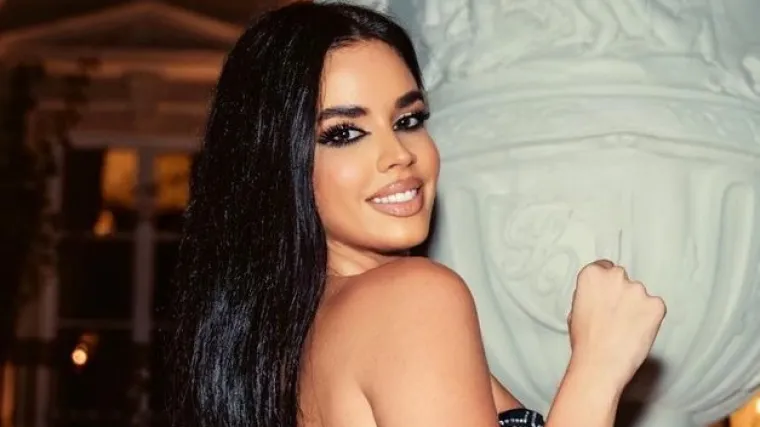 Ivana Knoll u trikou zavladala ulicama Beverly Hillsa: Izvela vruće poze na autu i oblinama zaslijepila prolaznike