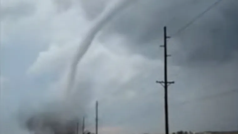 Pogledajte nadrealne snimke tornada! Posljednji usmrtio četiri osobe i napravio ogromne &scaron;tete