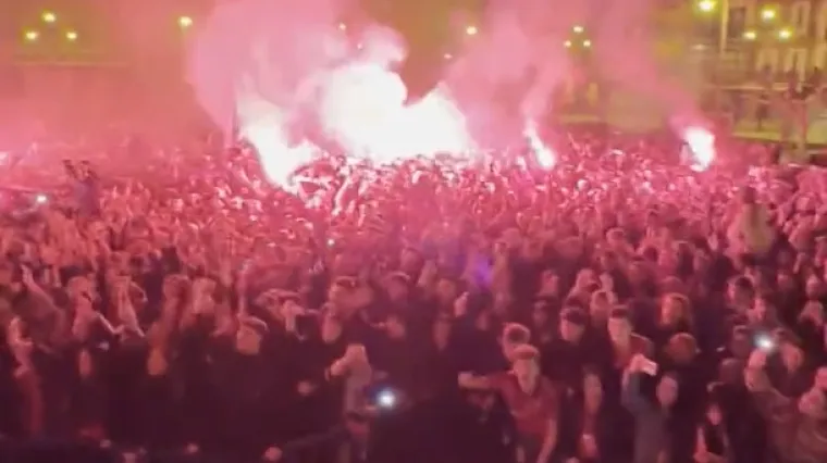 Vatreni opet imao spektakularan doček: Tisuće u 3 ujutro iza&scaron;le na ulice kako bi pozdravile svoje heroje