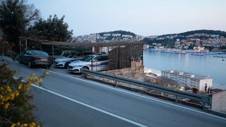 Detalji brutalnog ubojstva u Dubrovniku: Te&scaron;ko pokretnog oca (83) vi&scaron;e je puta propucao u vrat i glavu