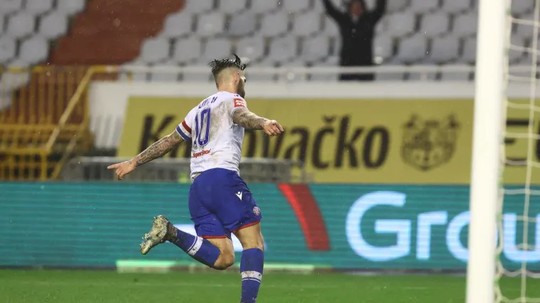 Jo&scaron; jednom pokazao da je veliki čovjek: Marko Livaja skinuo je dres i do&scaron;ao na istok, padale su i suze