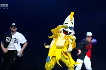 Natjecateljski dio showa otvorila je Banana, no tko je ispod maske? Detektivi misle da je u pitanju sportaš